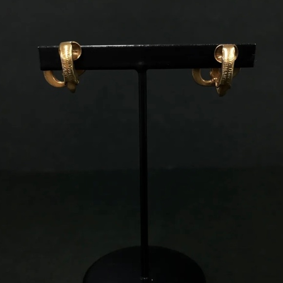 VINTAGE made in Germany Christian Dior gold tone clip on small logo earrings - Picture 4 of 9